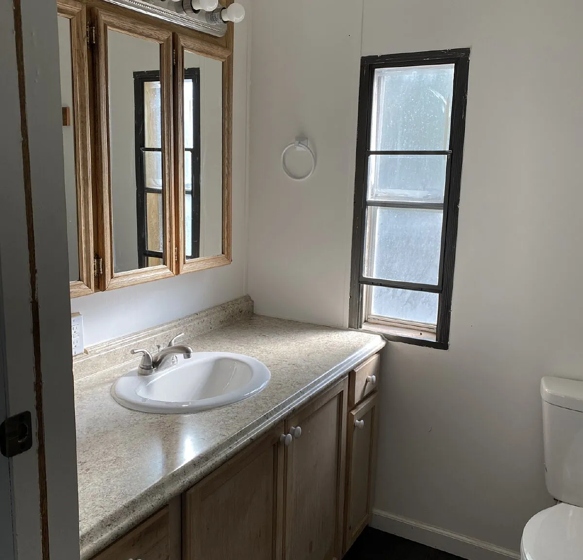 3 bed, 2.0 bath, 1136 sqft, $1,900 — Photo 1