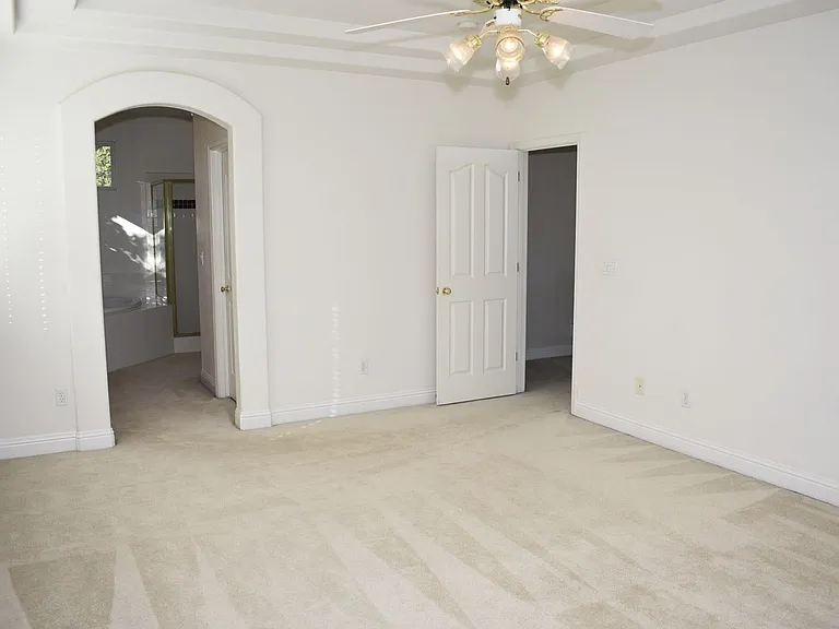 630 Rogers Cir — Photo 19