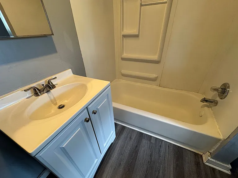 1010 Bates St — Photo 12