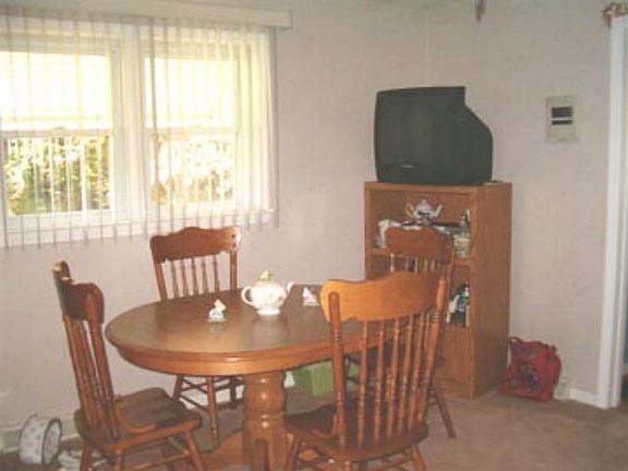 5th image of 132 Winthrop Ct