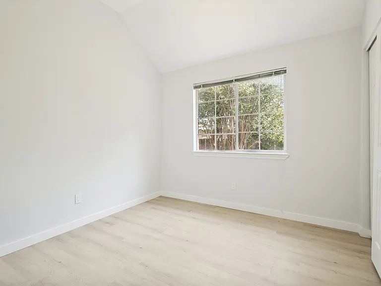 2112 Carriage Hl — Photo 15