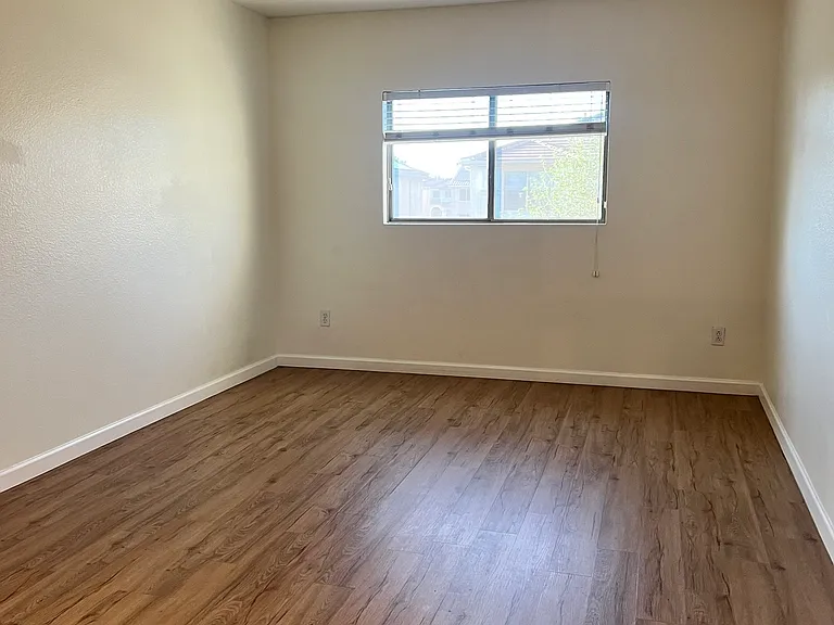 3728 E Liberty Ln — Photo 20