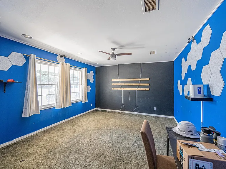 2818 Frontier Dr — Photo 9