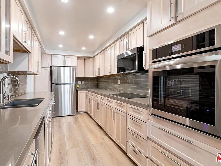1710 Malcolm Ave #303 — Photo 1