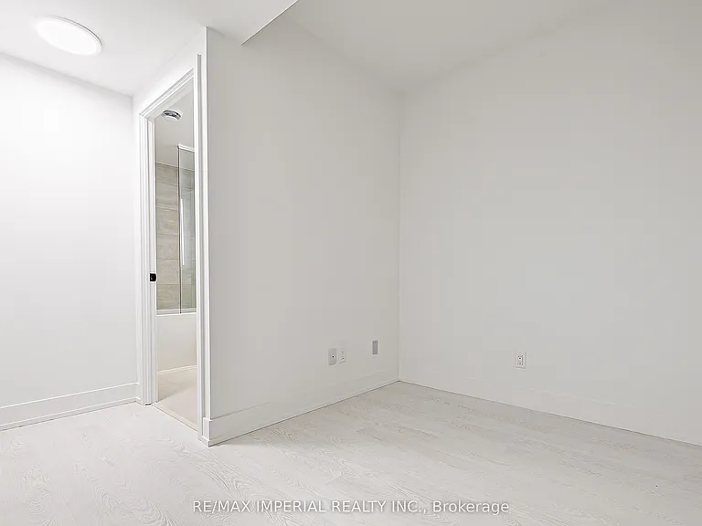 308 Jarvis St #305 — Photo 24