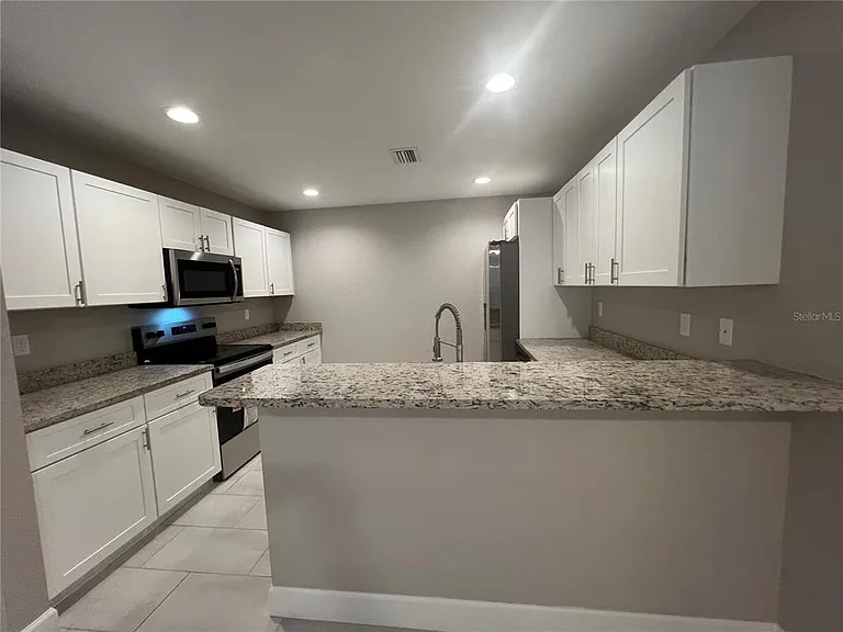 12073 Henley Ave — Photo 11
