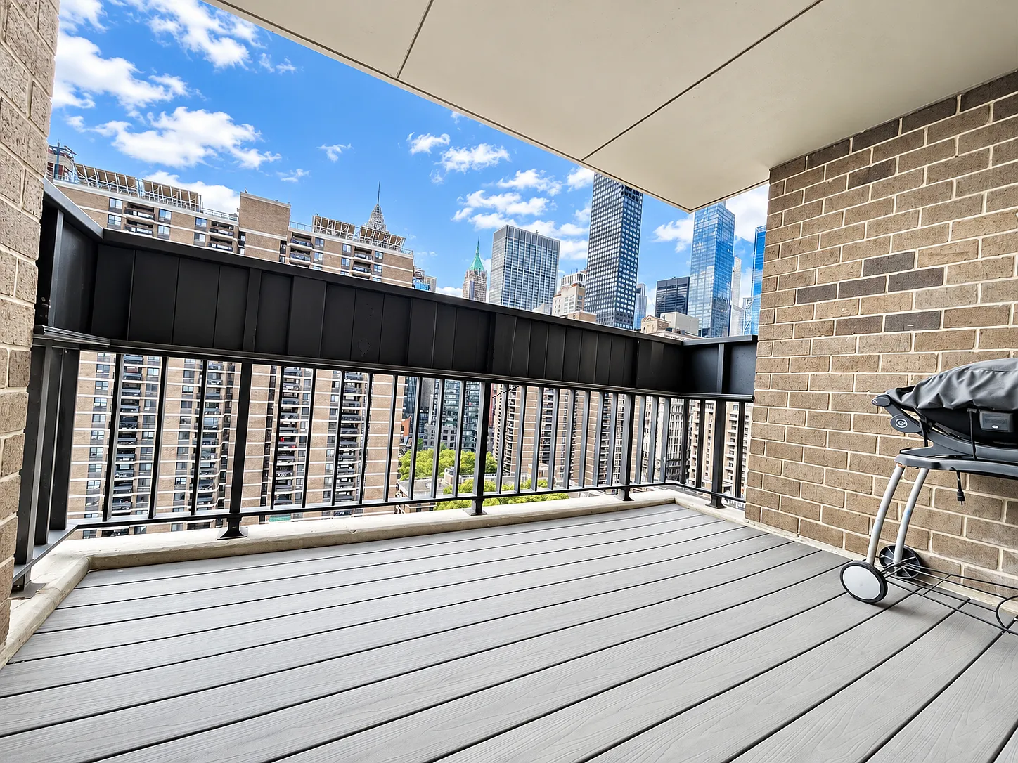 333 Pearl Street — Photo 2