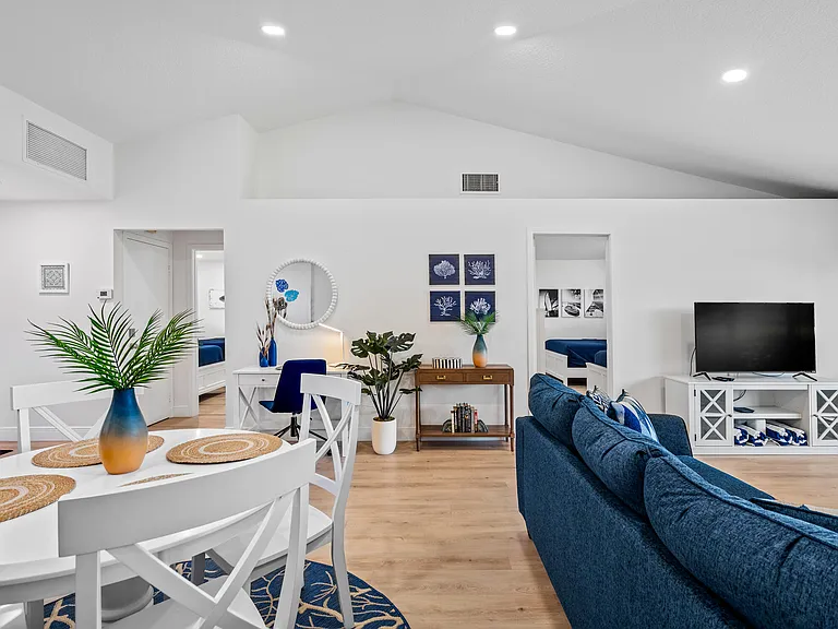 615 Club Dr — Photo 6