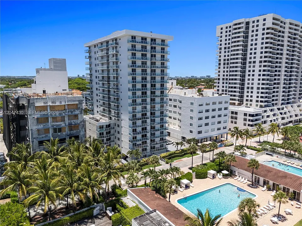 2457 Collins Ave #406