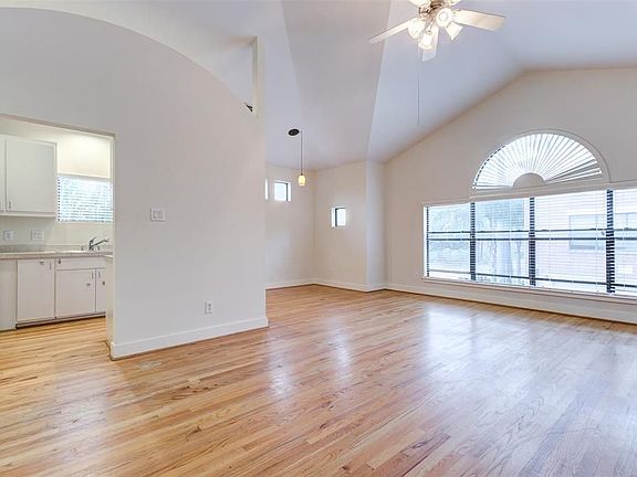 2nd image of 8658 Meadowcroft Dr