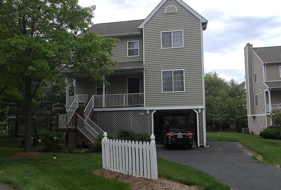 2nd image of 108 Sawgrass Ct
