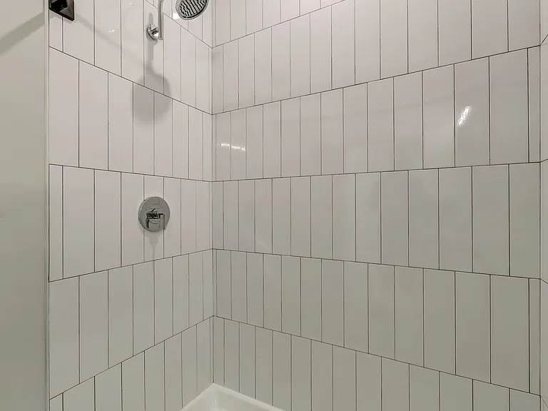 115 W Hamburg — Photo 16