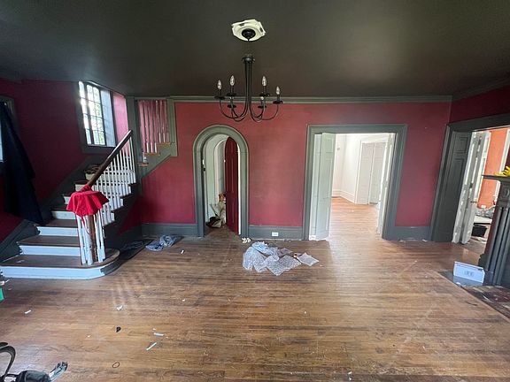 4th image of 303 Shelby St