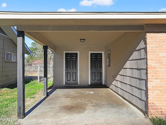4th image of 6603 Lyndon B Johnson Dr