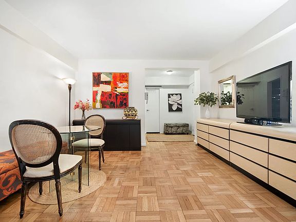 3rd image of 54 W 16th St APT 1J
