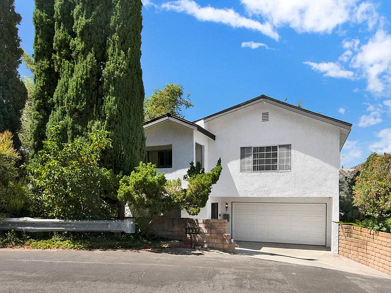 1827 Oak Tree Dr — Photo 2