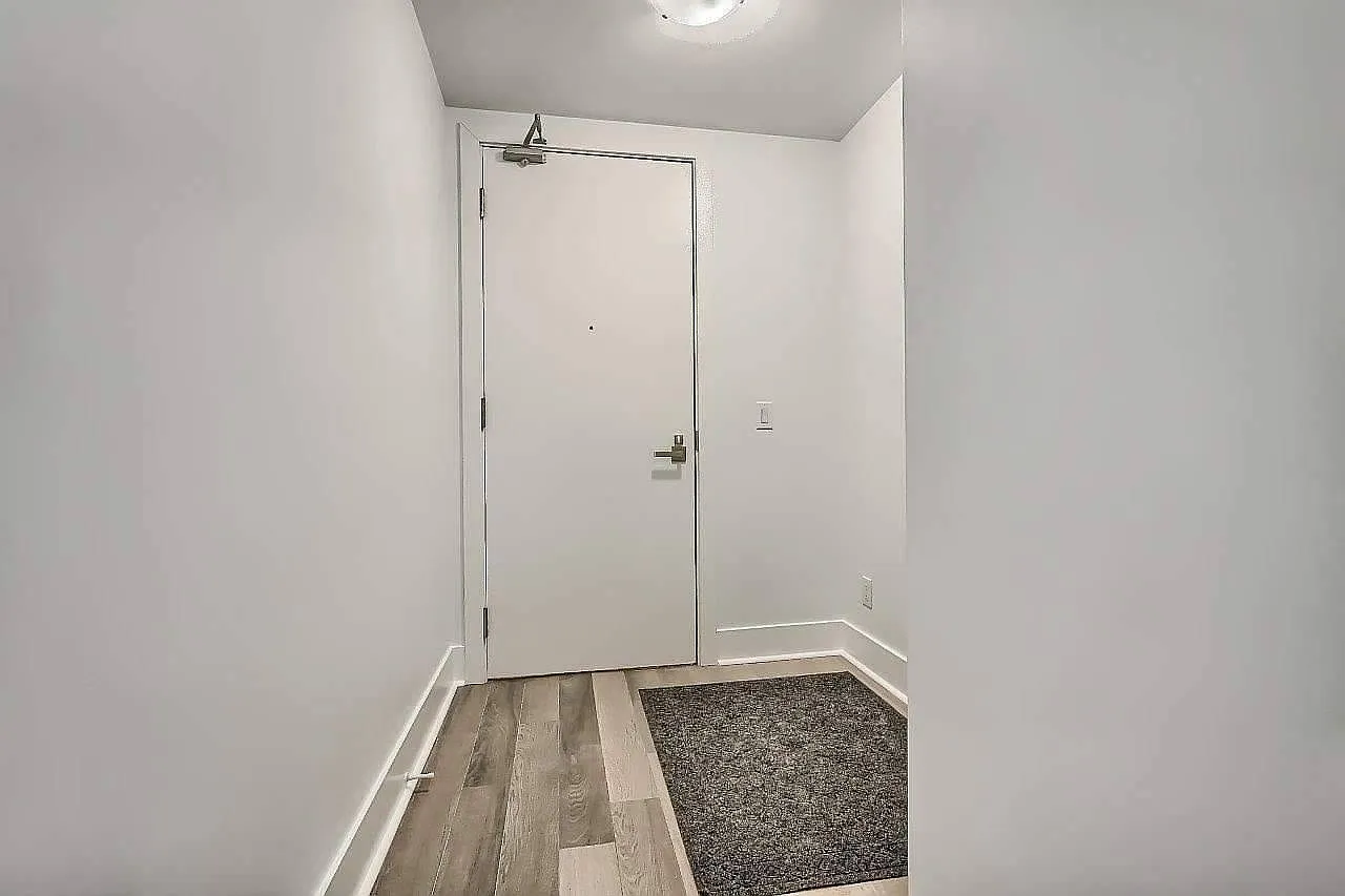 2 bed, 899 sqft, $3,600 — Photo 2