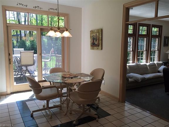 4th image of 1040 Bay Hill Dr NE