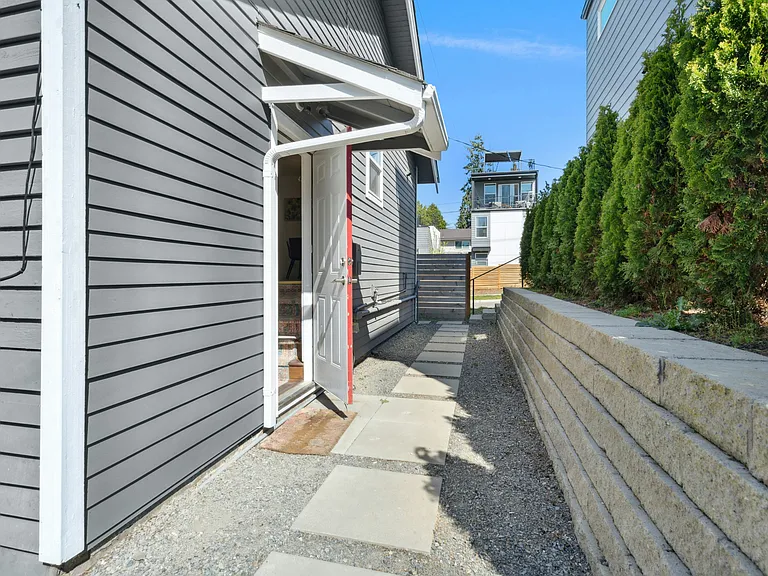 10056 Interlake Ave N — Photo 30