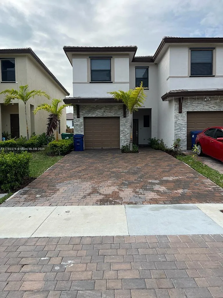 3 bed, 2.5 bath, 1514 sqft, $2,850 — Photo 2