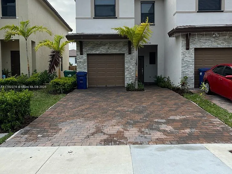 25556 SW 108th Ave — Photo 2