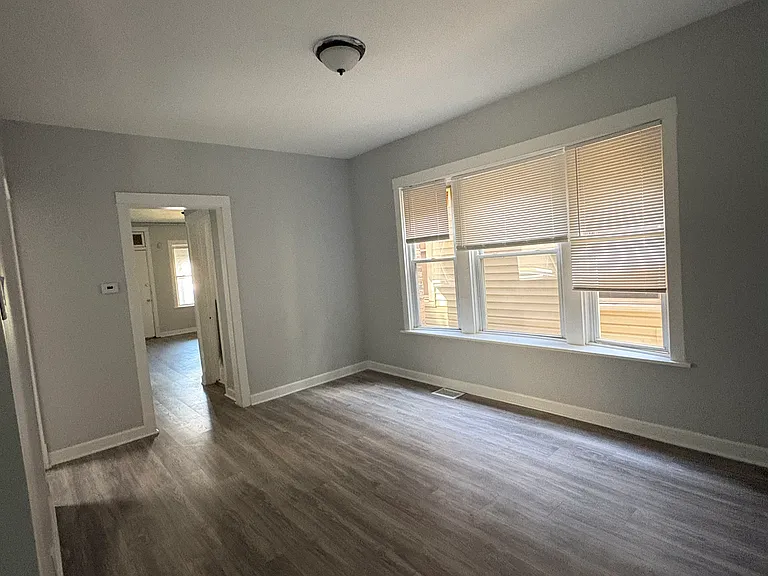 8211 S Escanaba Ave #1 — Photo 8