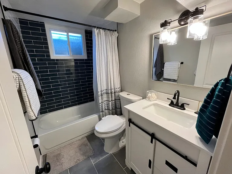 401 Leo Ln #B — Photo 5