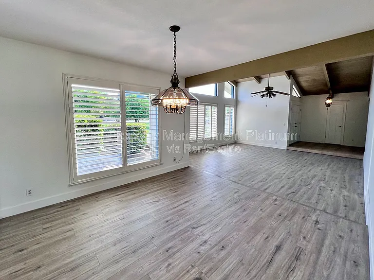 9193 N Fowler Ave — Photo 16