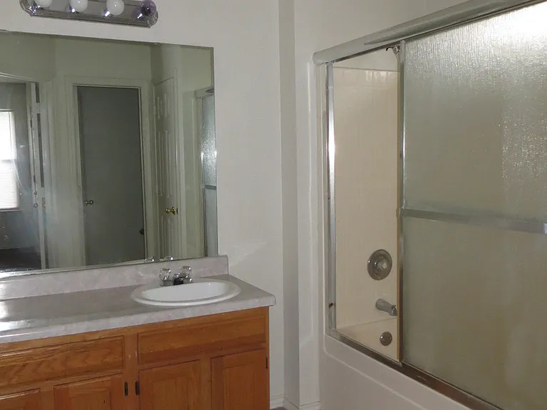 4604 Ledgestone Dr — Photo 7