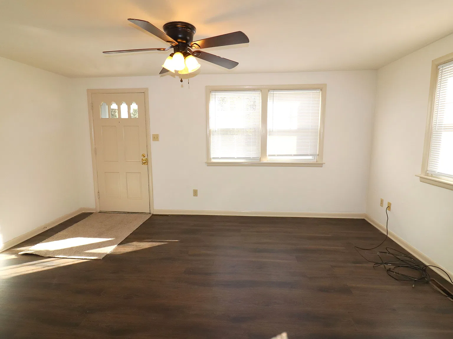 3 bed, 1.5 bath, 1368 sqft, $1,450 — Photo 2