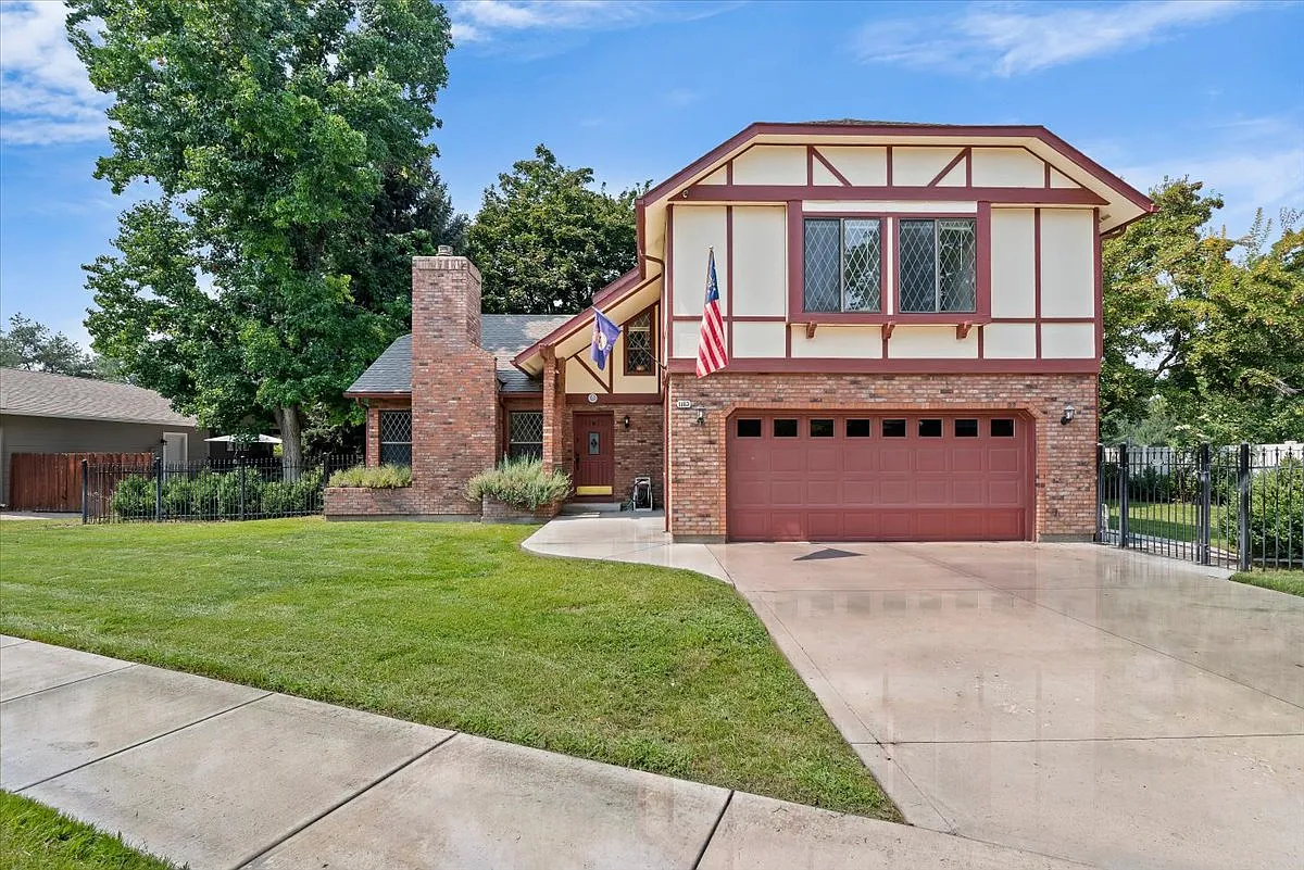 4 bed, 2.5 bath, 2058 sqft, $5,700 — Photo 1