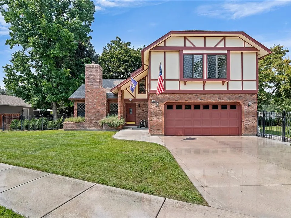 1183 N Pebble Beach Way