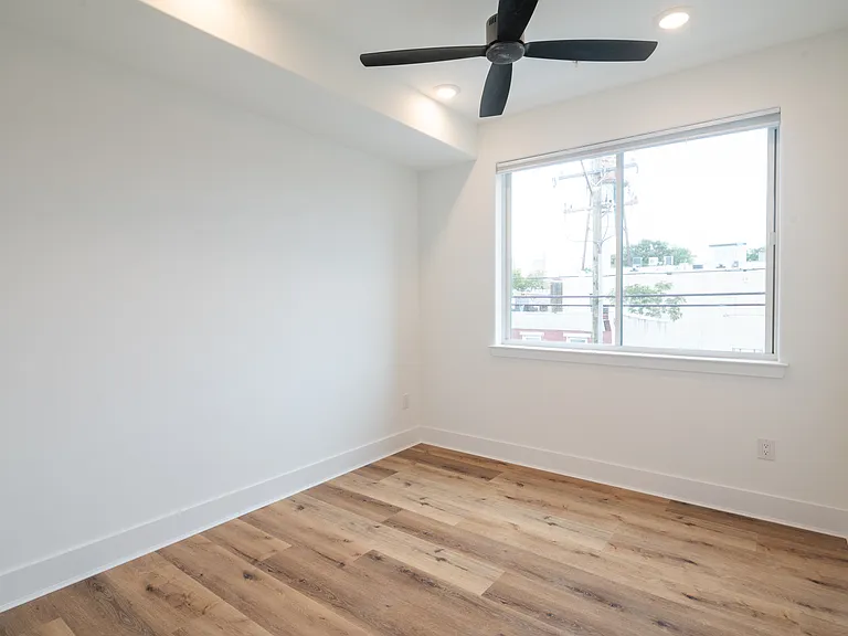 2621 W Oxford St #306 — Photo 7