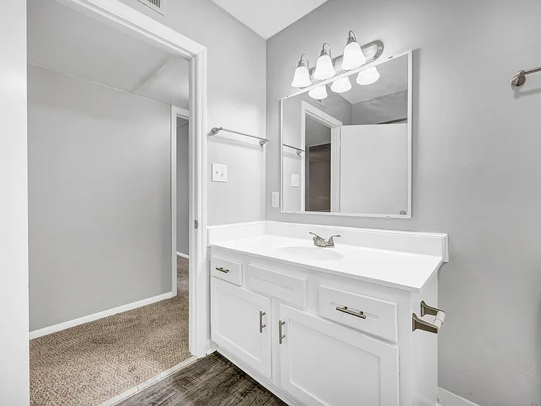 Landmark Woods Apartment Homes — Photo 37