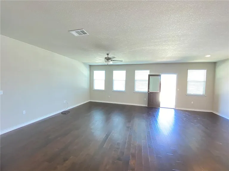 5904 Daly Dr — Photo 9