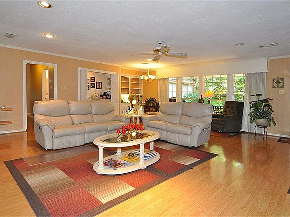 Spacious - lots of wall space