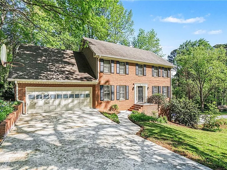 1527 Ridgewood Dr — Photo 1