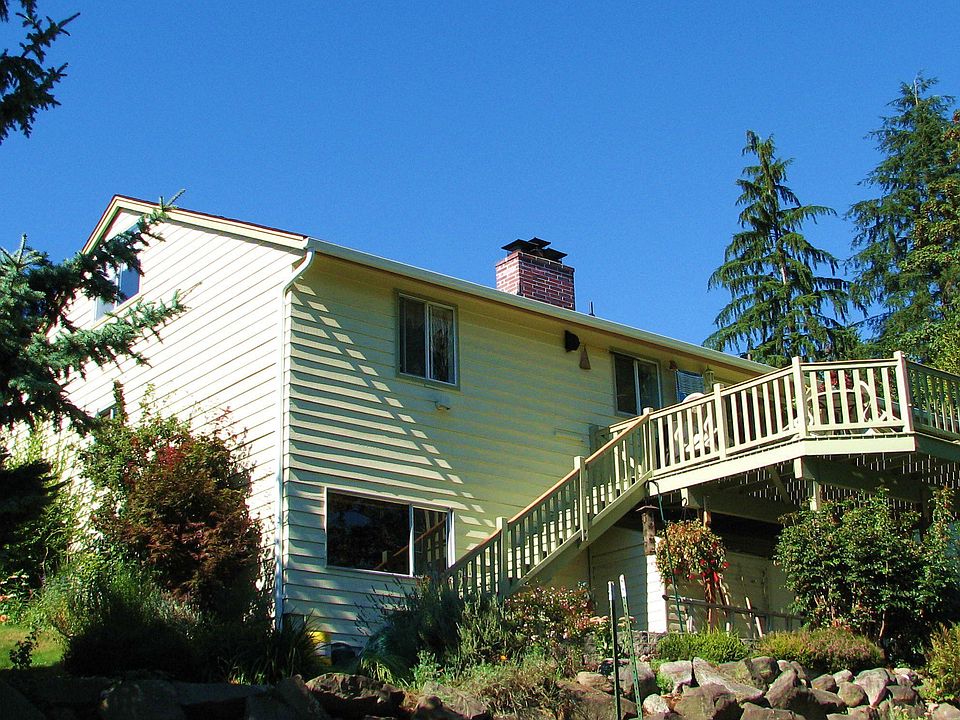 2200 sqft 4 beds/1.5 baths