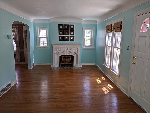 3rd image of 4147 W 161st St