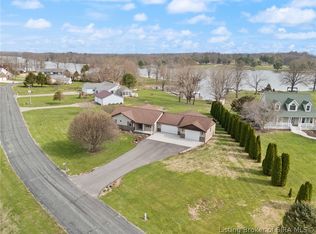 4 Orchard Rd, Loogootee, IN 47553