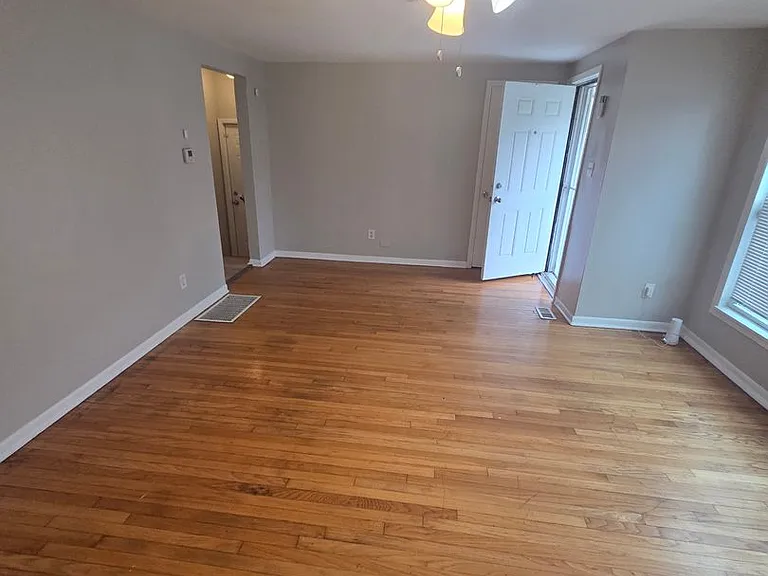 10306 S Corliss Ave — Photo 4