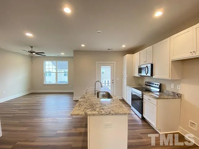 904 Hillman Ln — Photo 19