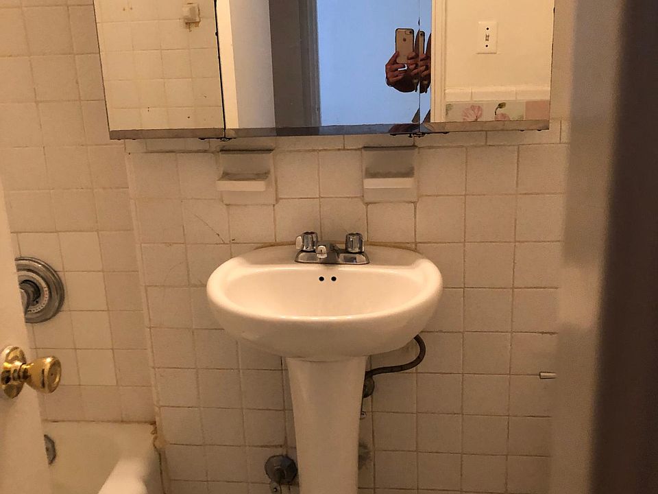 2nd image of 142-40 84th Dr #4