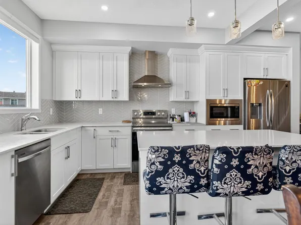 2171 51st St SW, Edmonton, AB T6X 2W1