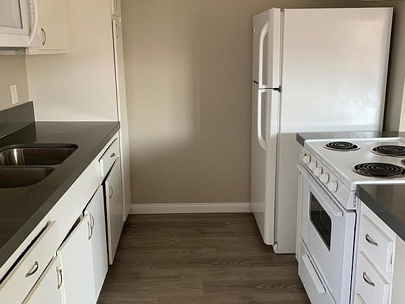 4th image of 961 S Sunshine Ave #22