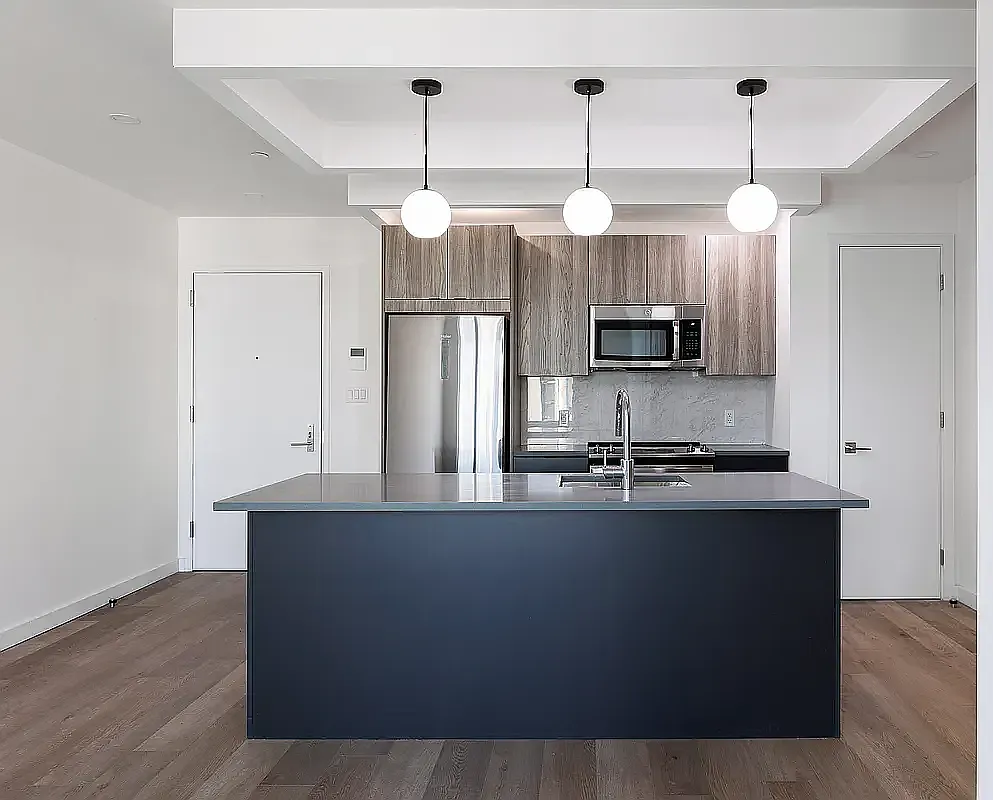 1000 Lorimer Street — Photo 1