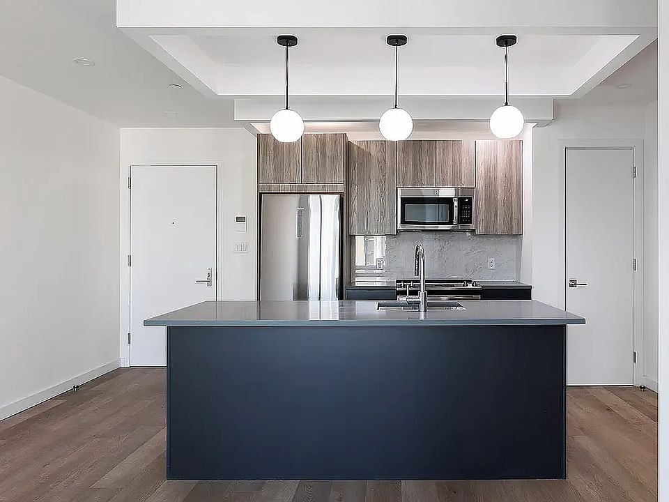 1st image of 1000 Lorimer St #102
