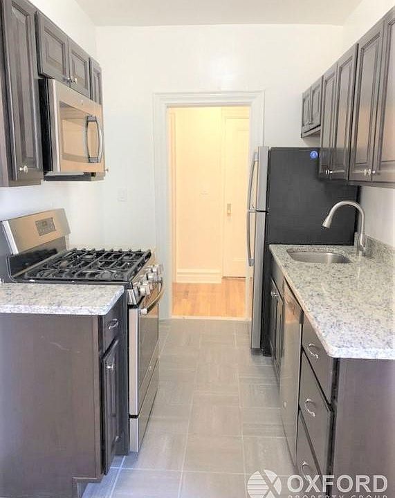 2nd image of 11921 Metropolitan Ave APT 4h