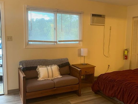 5th image of 815 W Cherry Ln
