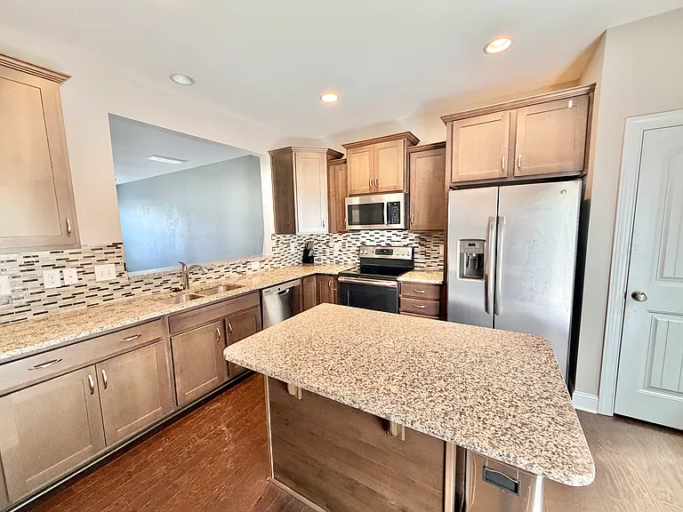 102 Harvest Oaks Ln — Photo 13